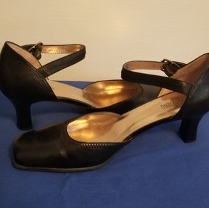 Kenneth Cole Reaction Mary Jane Pumps  Sz 9